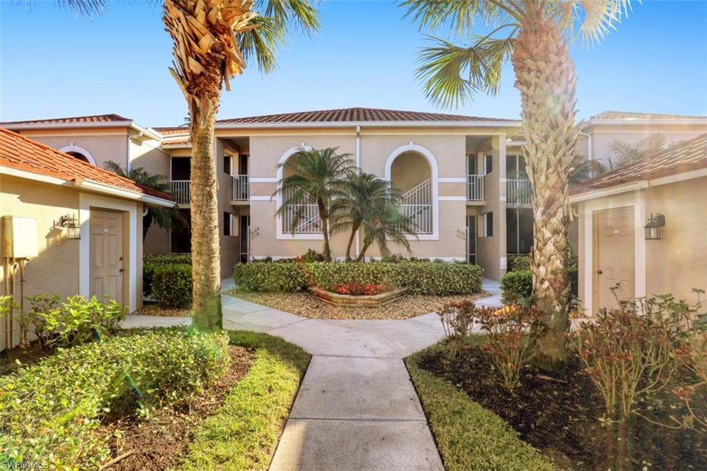 2810 Cypress Trace CIR 2116 NAPLES, FL 34119