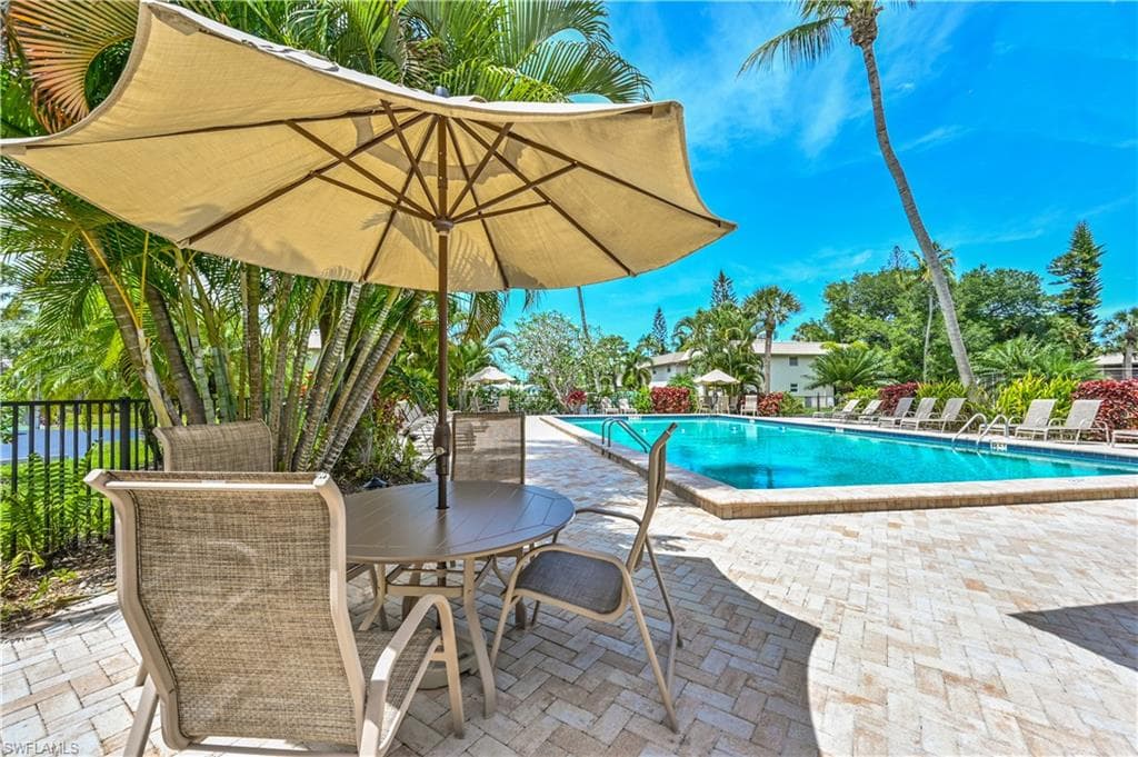 1549 Sandpiper ST 44 NAPLES, FL 34102