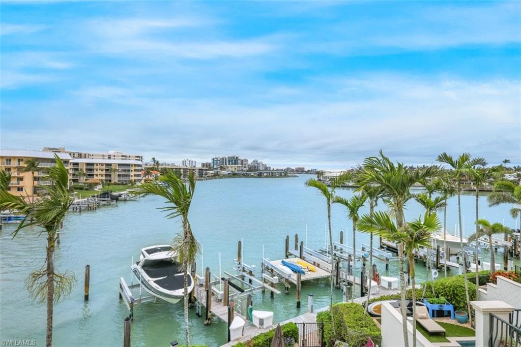 221 Harbour DR 6 NAPLES, FL 34103