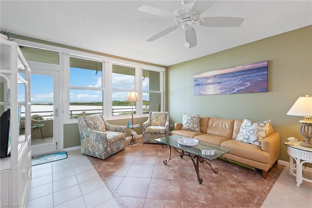 240 Seaview CT 402 MARCO ISLAND, FL 34145