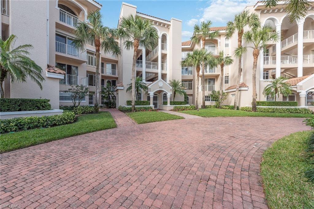 8420 Abbington CIR B32 NAPLES, FL 34108