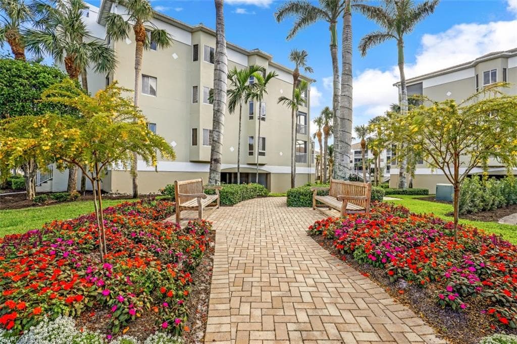 7734 pebble Creek CIR 303 NAPLES, FL 34108