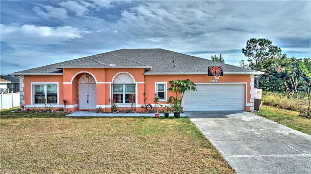 914 Abrams BLVD LEHIGH ACRES, FL 33971