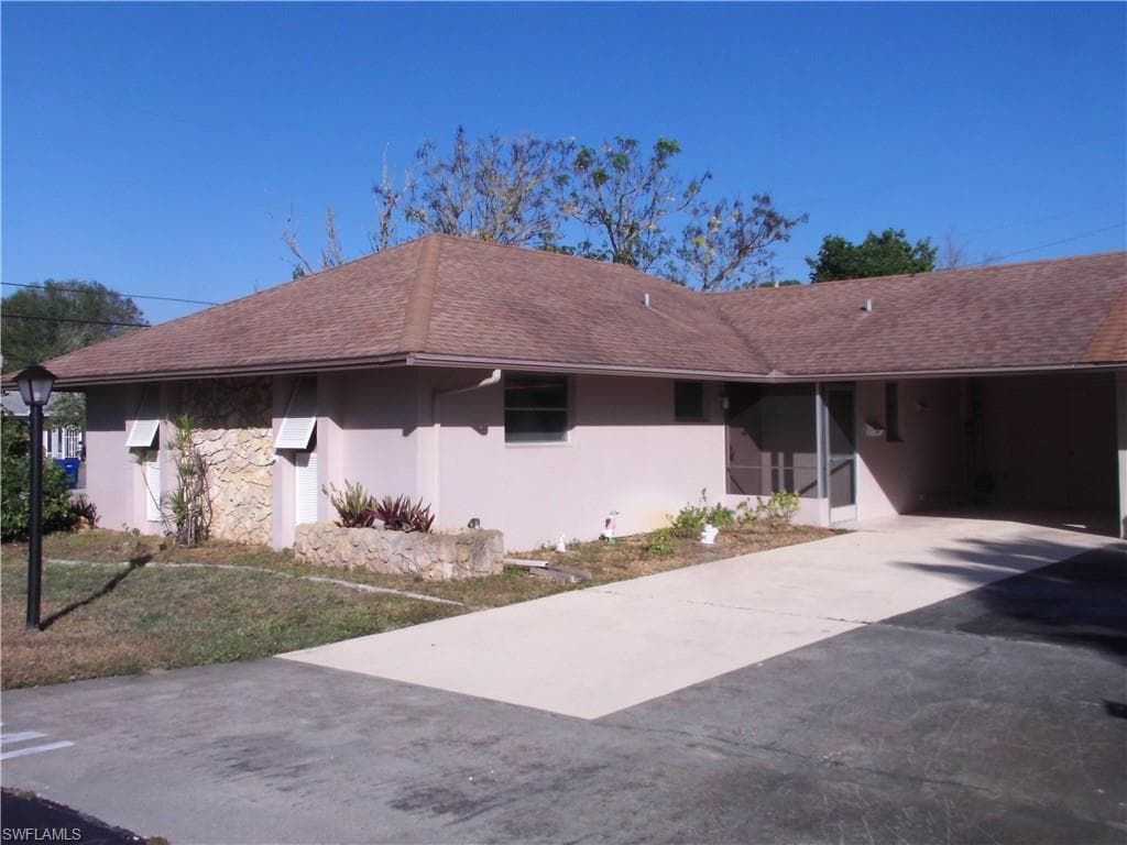 241 Thistle CT LEHIGH ACRES, FL 33936