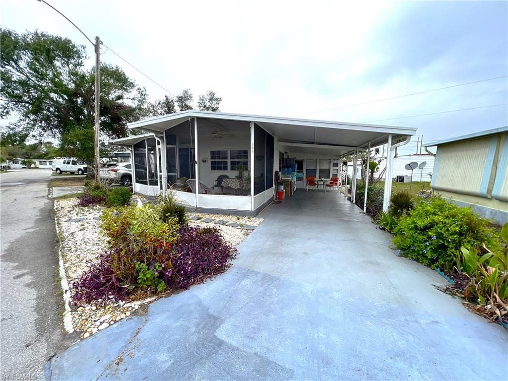 123 Gaslight AVE NORTH FORT MYERS, FL 33917
