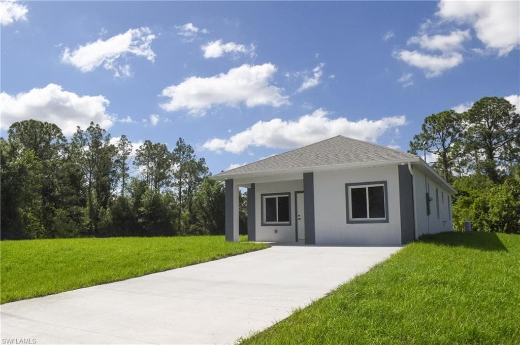 906 6th ST LEHIGH ACRES, FL 33972