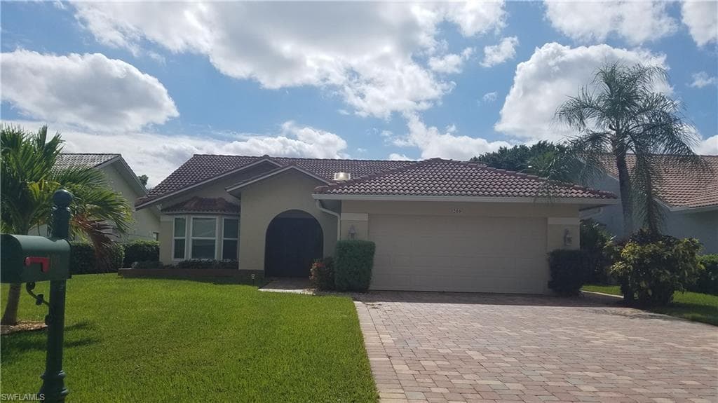 200 Fox Den CIR NAPLES, FL 34104