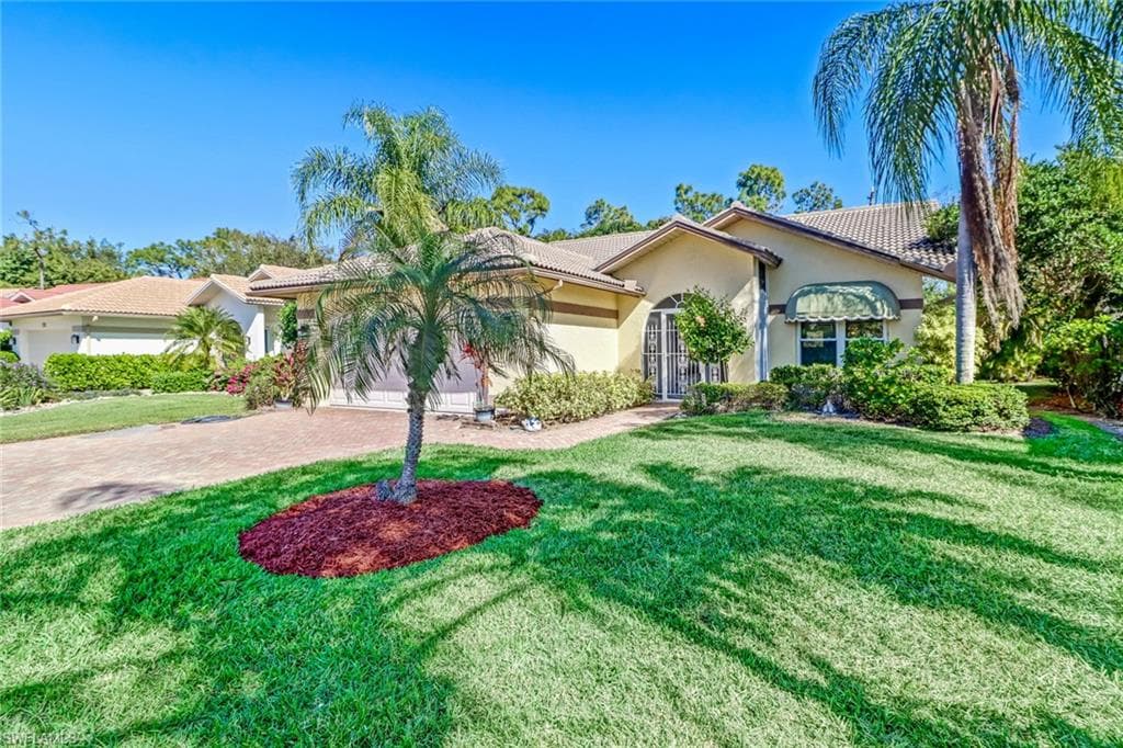 301 Fox Den CIR NAPLES, FL 34104