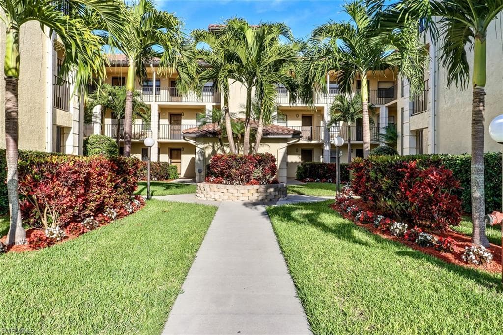 221 Fox Glen DR 2207 NAPLES, FL 34104