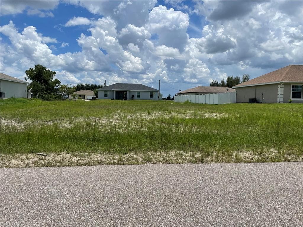 1040 NE 44th ST CAPE CORAL, FL 33909