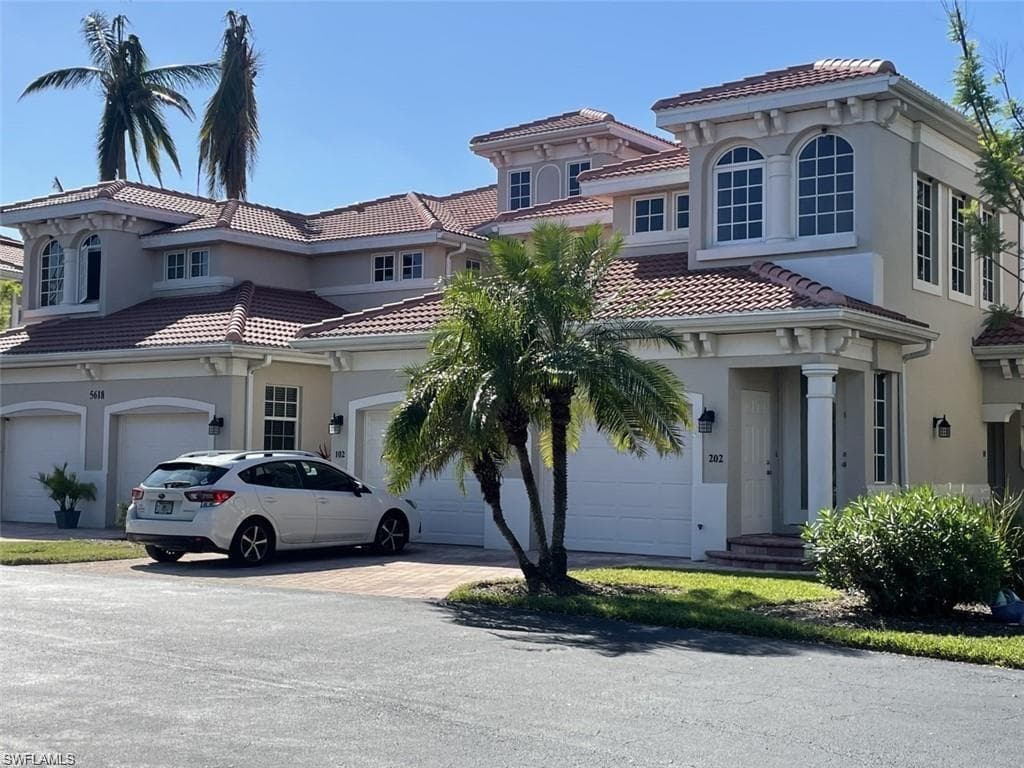 5618 Cape Harbour DR 102 CAPE CORAL, FL 33914