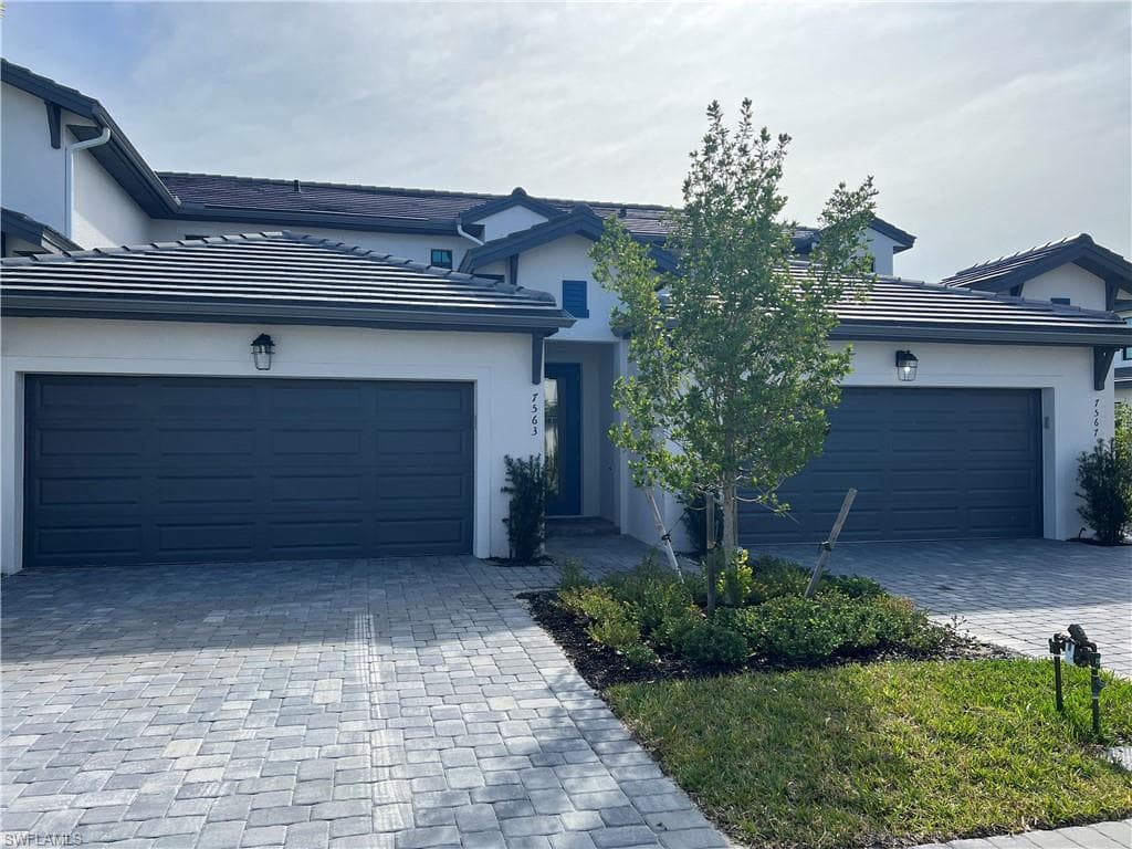7563 Rockefeller DR NAPLES, FL 34119