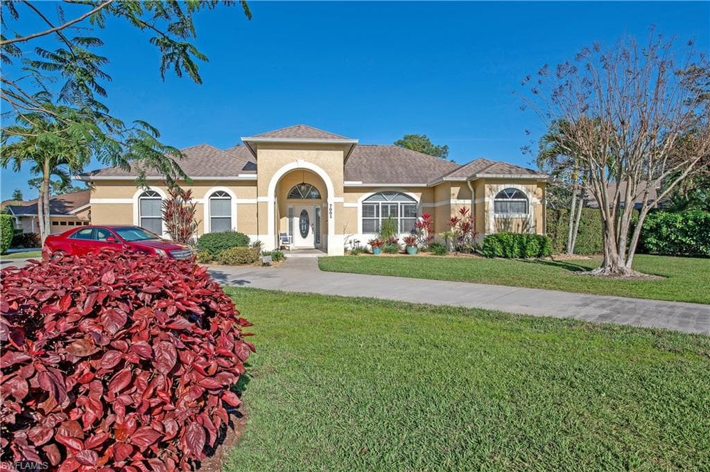 7001 Appleby DR NAPLES, FL 34104