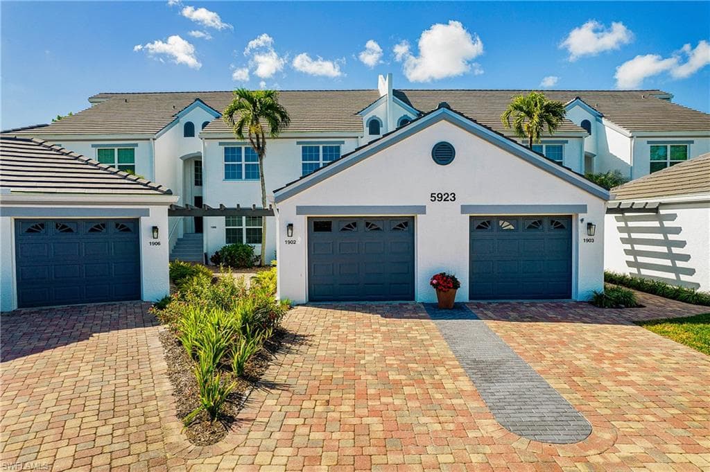 5923 Sand Wedge LN 1902 NAPLES, FL 34110