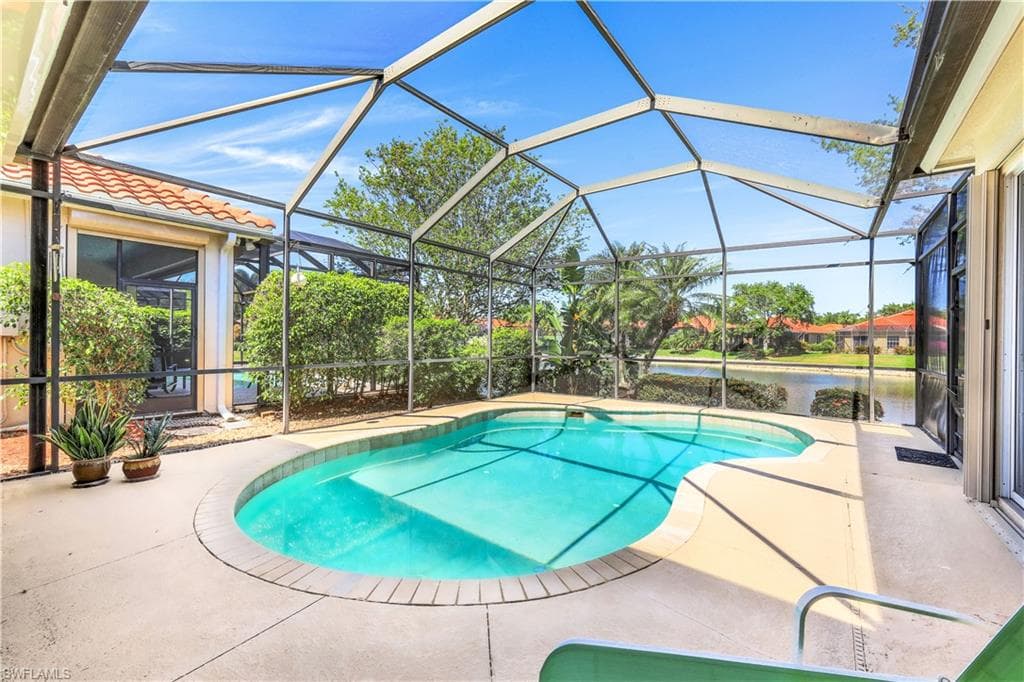939 FOUNTAIN RUN NAPLES, FL 34119