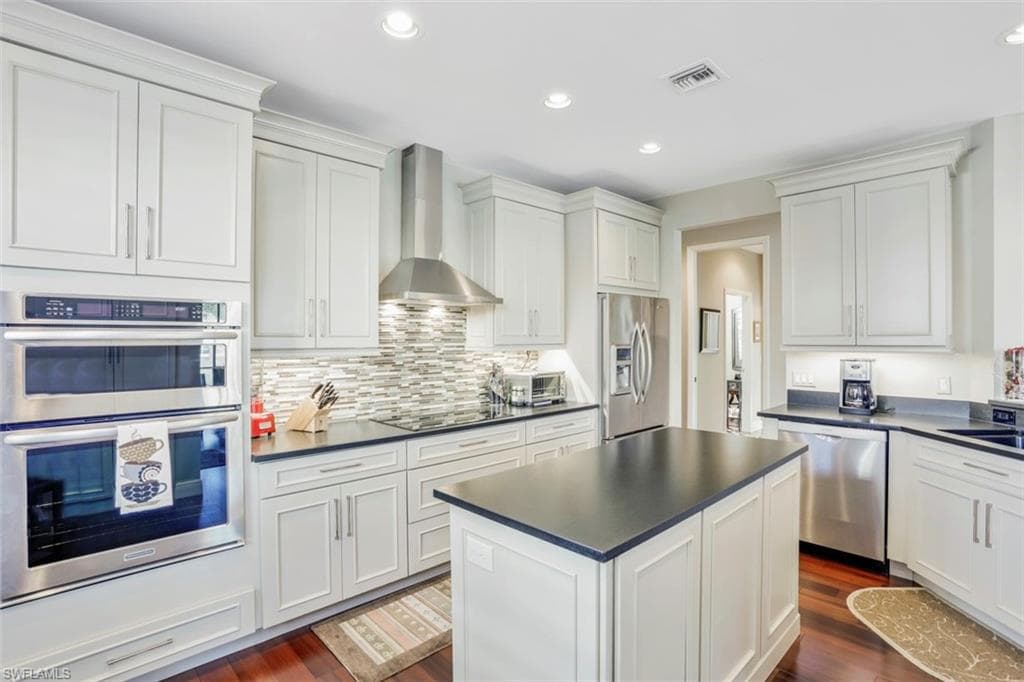 5075 Yacht Harbor DR 103 NAPLES, FL 34112