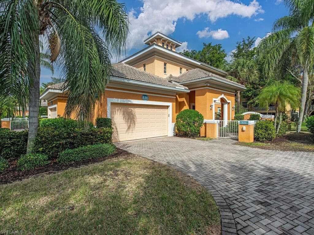 4815 Aston Gardens WAY B-202 NAPLES, FL 34109
