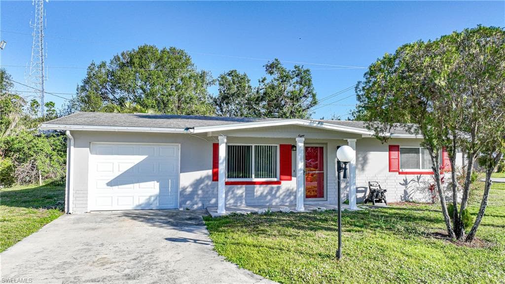 8 Glenmont DR W NORTH FORT MYERS, FL 33917