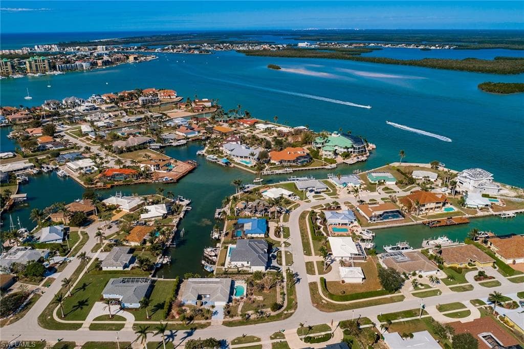 920 Iris CT MARCO ISLAND, FL 34145