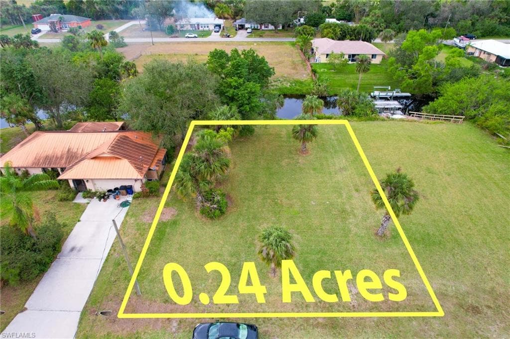 2210 Waylife CT ALVA, FL 33920