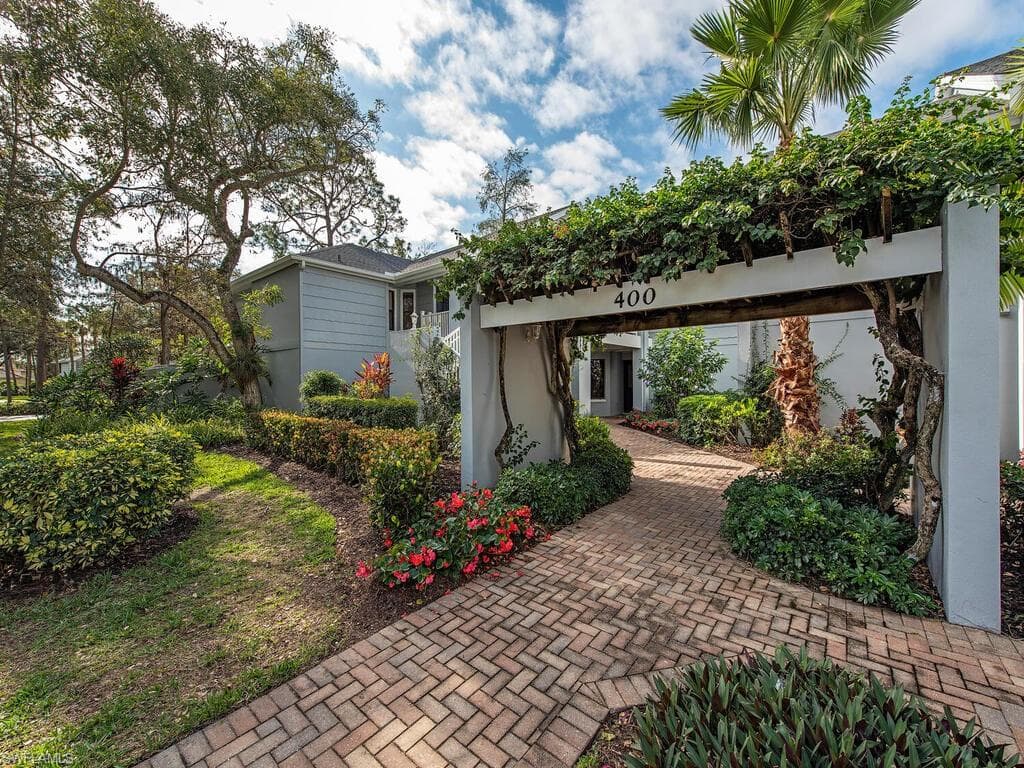 401 Courtside DR D-101 NAPLES, FL 34105