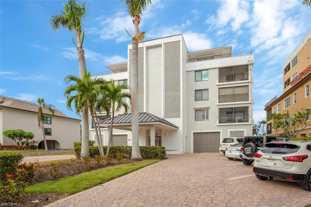 910 Panama CT 201 MARCO ISLAND, FL 34145