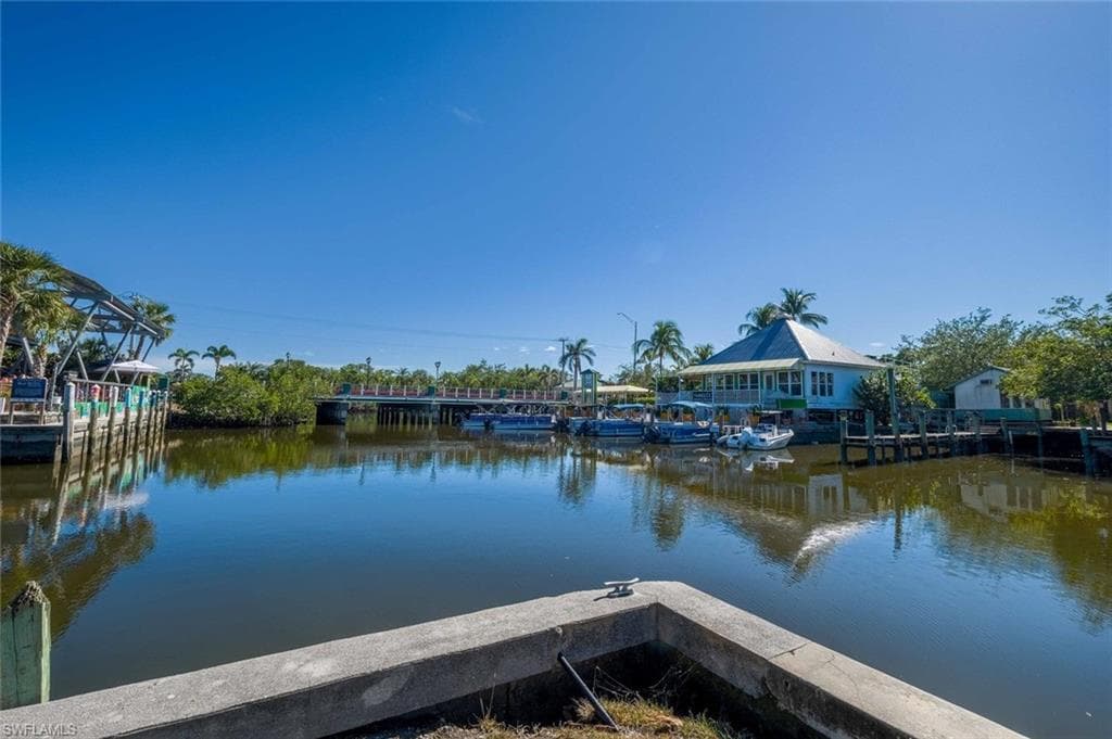 2977 Cypress ST NAPLES, FL 34112