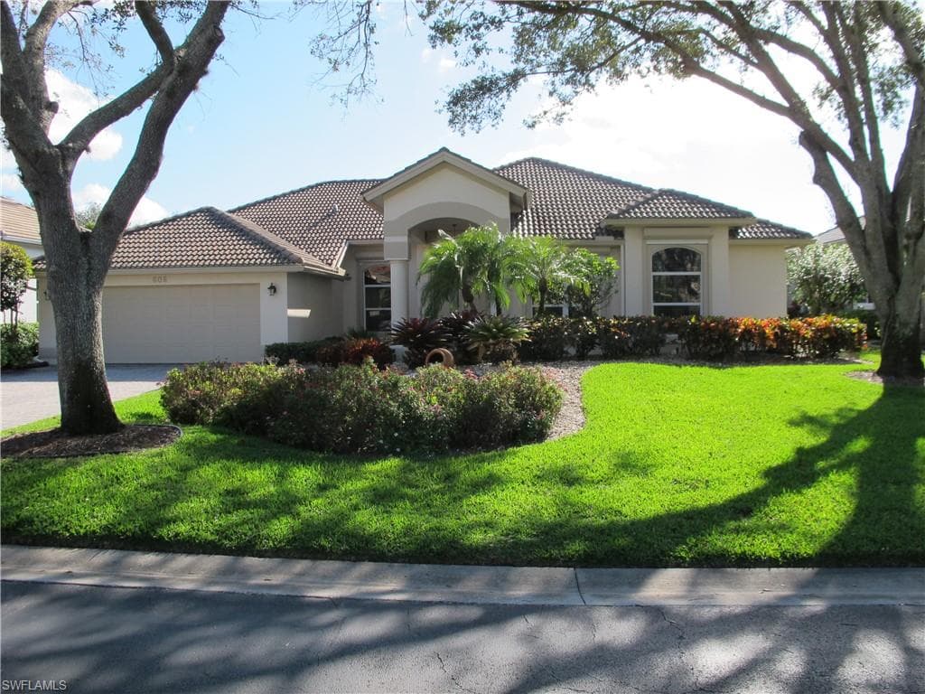 606 Shoreline DR NAPLES, FL 34119
