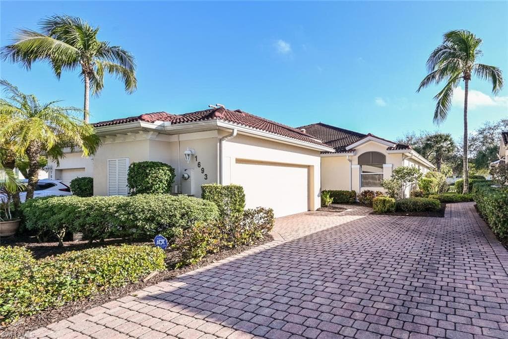 1693 Tarpon Bay DR S 40 NAPLES, FL 34119