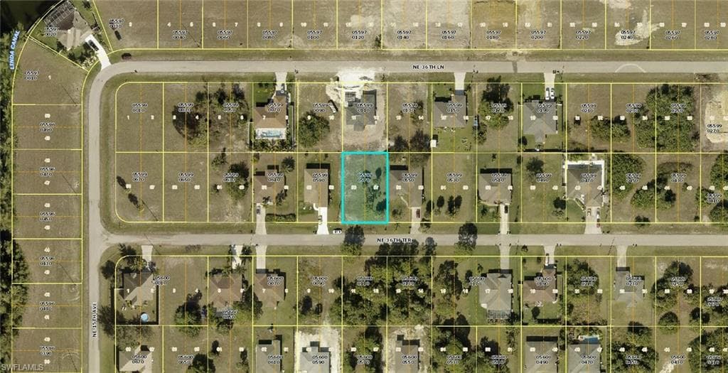 1521 NE 36th TER CAPE CORAL, FL 33909