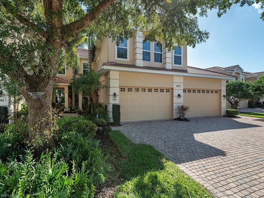 5975 Trophy DR 1702 NAPLES, FL 34110