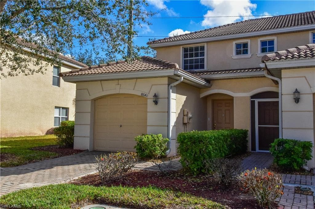 8643 Athena CT LEHIGH ACRES, FL 33971