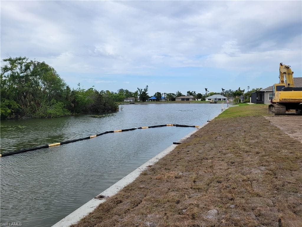 134 NE 23rd AVE CAPE CORAL, FL 33909