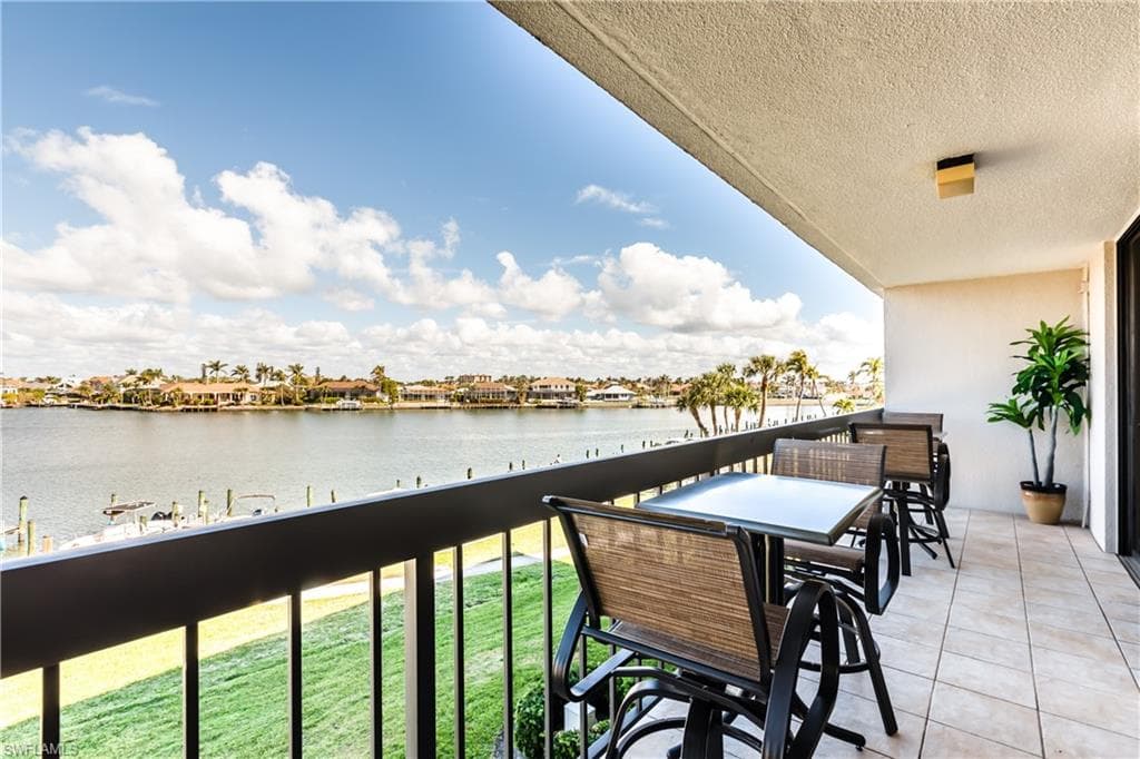 651 Seaview CT B-306 MARCO ISLAND, FL 34145