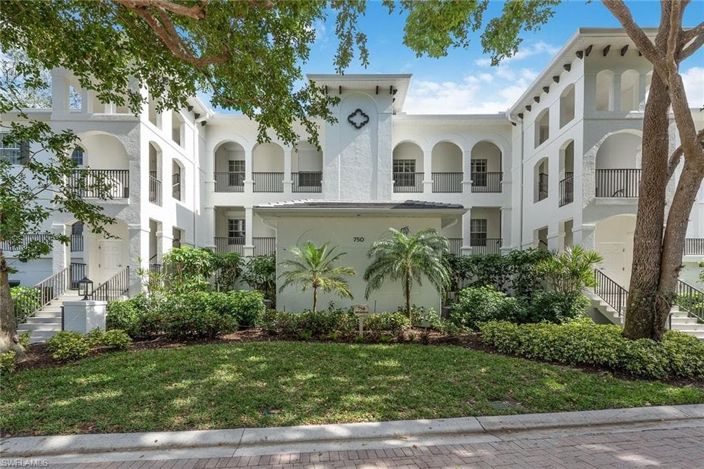 750 Bentwater CIR 104 NAPLES, FL 34108