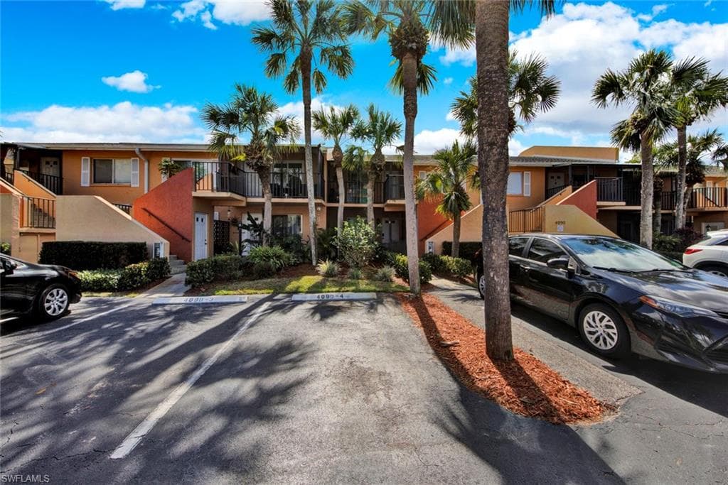 4090 Looking Glass LN 4 NAPLES, FL 34112
