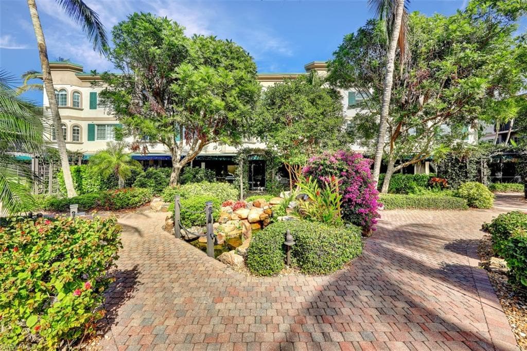 431 4th AVE S NAPLES, FL 34102