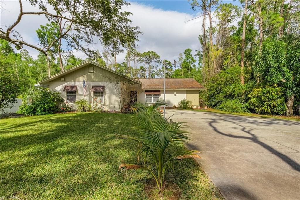 6561 Bottlebrush LN NAPLES, FL 34109