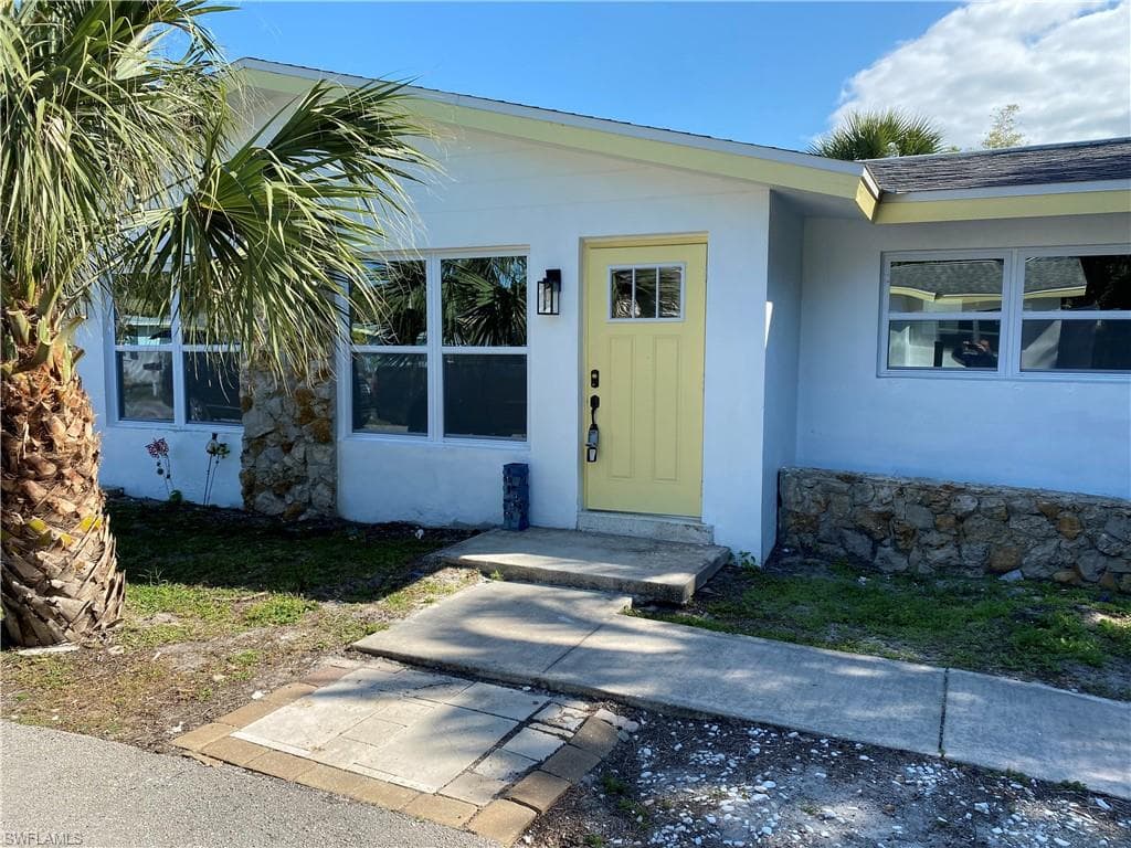 1760 Smugglers CV B NAPLES, FL 34112