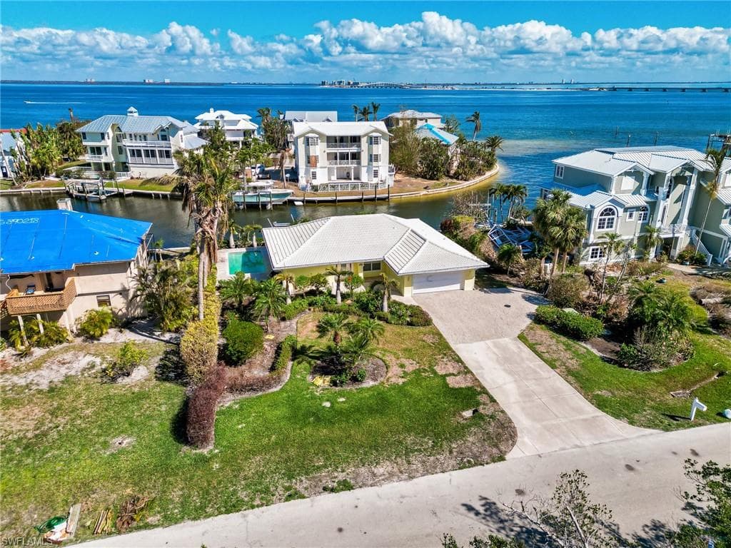 1208 Bay DR SANIBEL, FL 33957