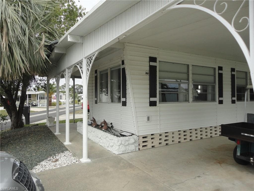 219 COBBLESTONE LN NORTH FORT MYERS, FL 33917
