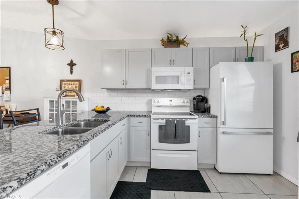 9285 Lake Park DR 203 FORT MYERS, FL 33919