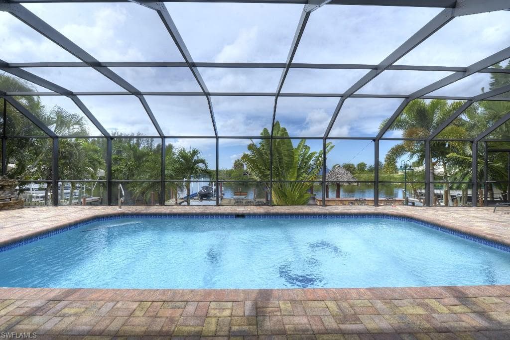 516 SW 39th AVE CAPE CORAL, FL 33991
