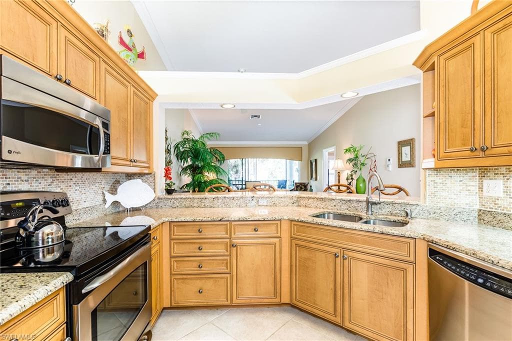 7095 Barrington CIR 202 NAPLES, FL 34108