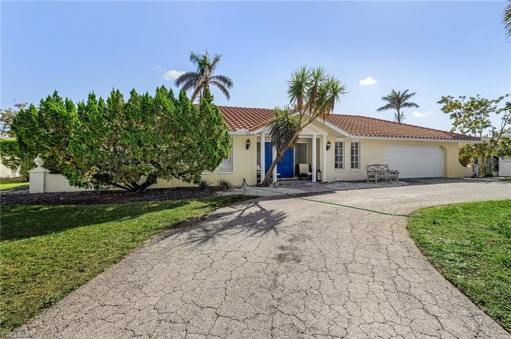 4856 Crayton RD NAPLES, FL 34103