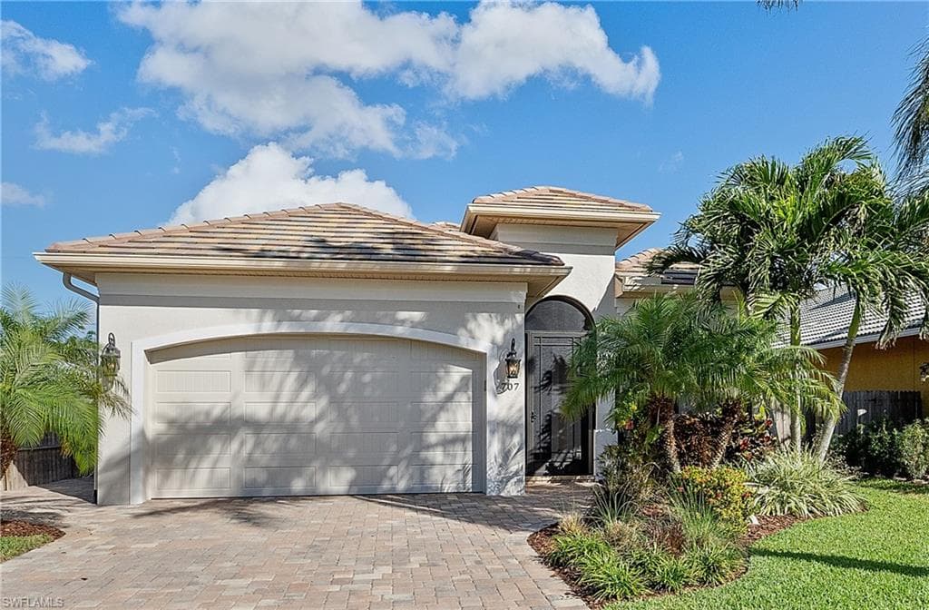707 104th AVE N NAPLES, FL 34108
