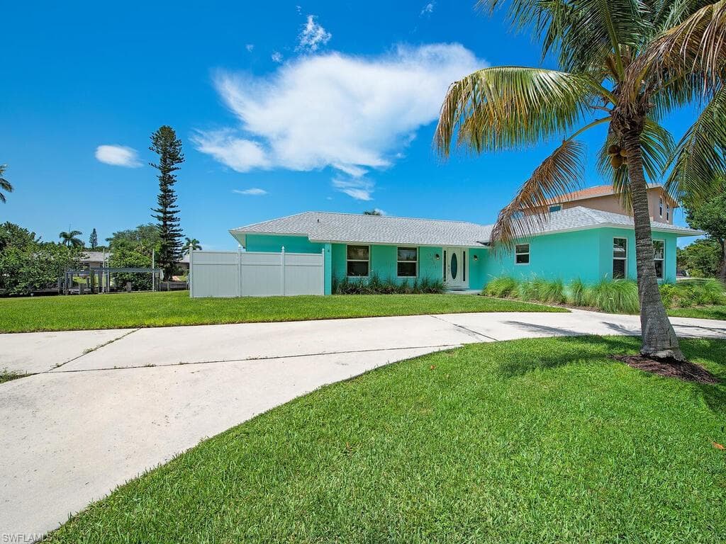 1131 Fern CT MARCO ISLAND, FL 34145