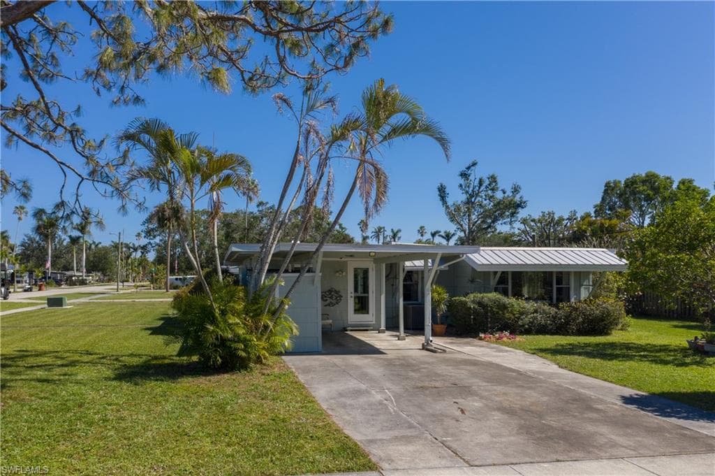 1560 Grove AVE FORT MYERS, FL 33901
