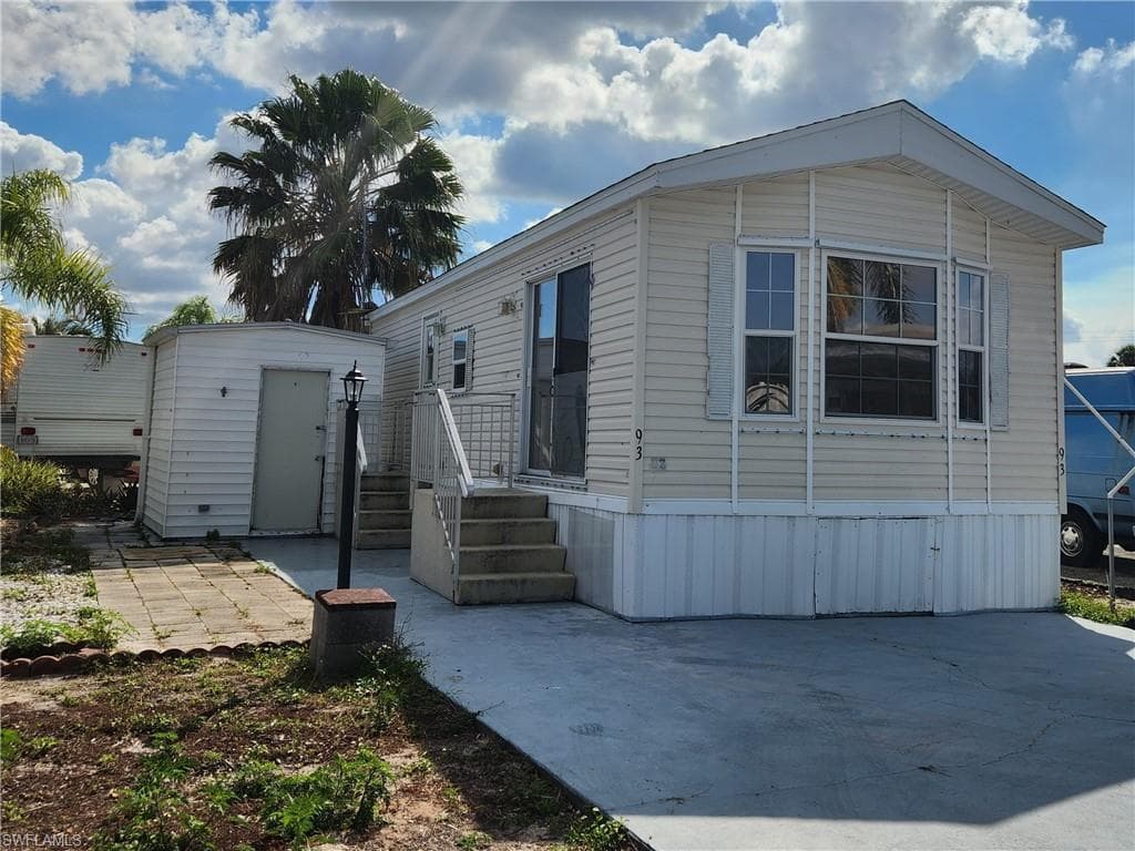 1159 Daniels RD SE 93 MOORE HAVEN, FL 33471