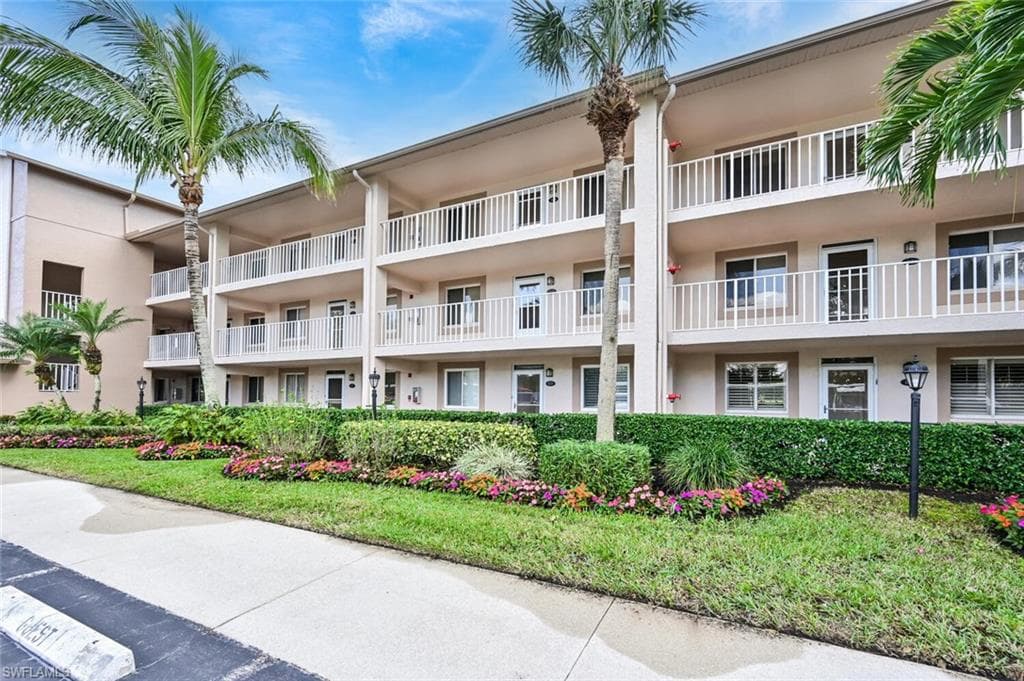 7340 Glenmoor LN 3103 NAPLES, FL 34104